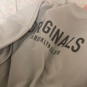 Sweatshirt